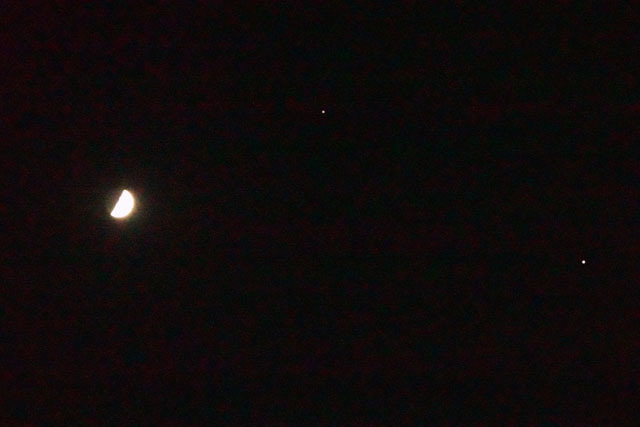 2020.10.23 月と土星の右下には木星.JPG
