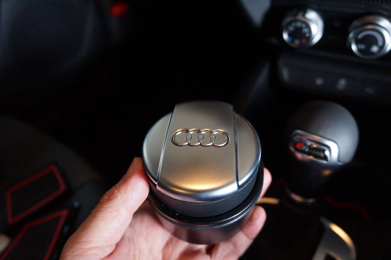 Audi カップホルダー灰皿　6.JPG