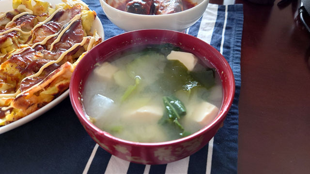ダイコンと小松菜と豆腐のお味噌汁.JPG