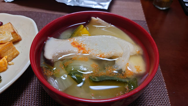 チンゲン菜とカボチャとエリンギのお味噌汁.JPG