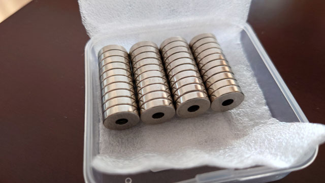 ネオジム磁石 40個セット 12 x 3 mm 皿穴4 mm.JPG