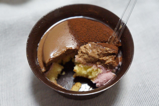 ミルクチョコと苺のムースケーキ (2).JPG