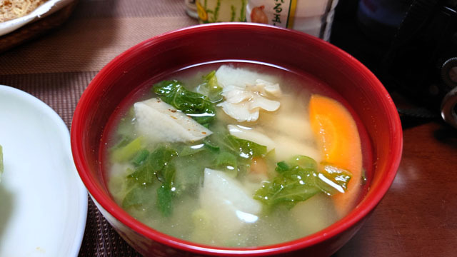 レタスとニンジンと長芋のお味噌汁.JPG
