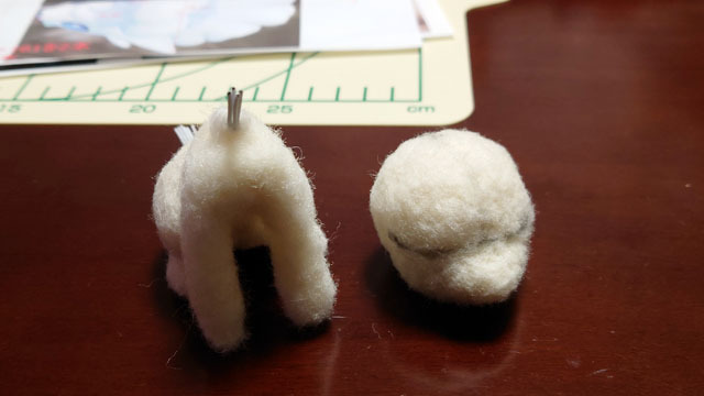 羊毛フェルトでアローラロコンを作る (2).JPG
