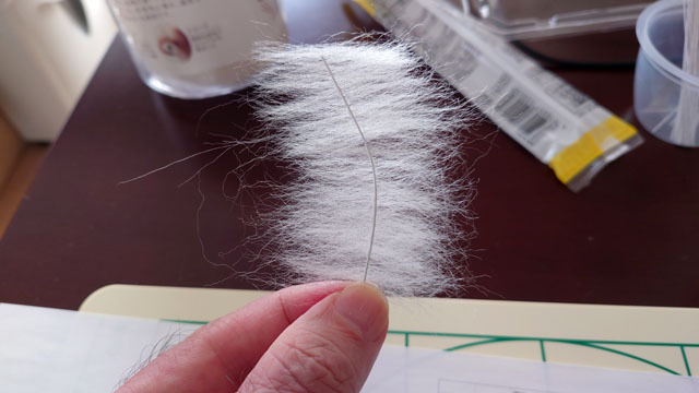 羊毛フェルトで羽根を作る (6).JPG