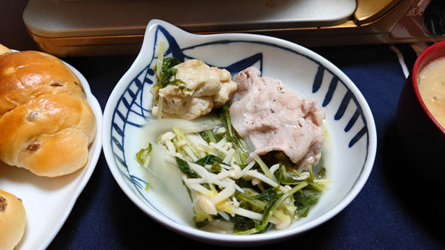 鶏がらスープの水炊きで豚のしゃぶしゃぶ (5).JPG