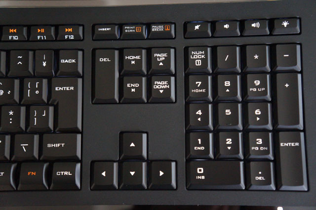 LOGICOOLイルミキーボードK740 (4).JPG